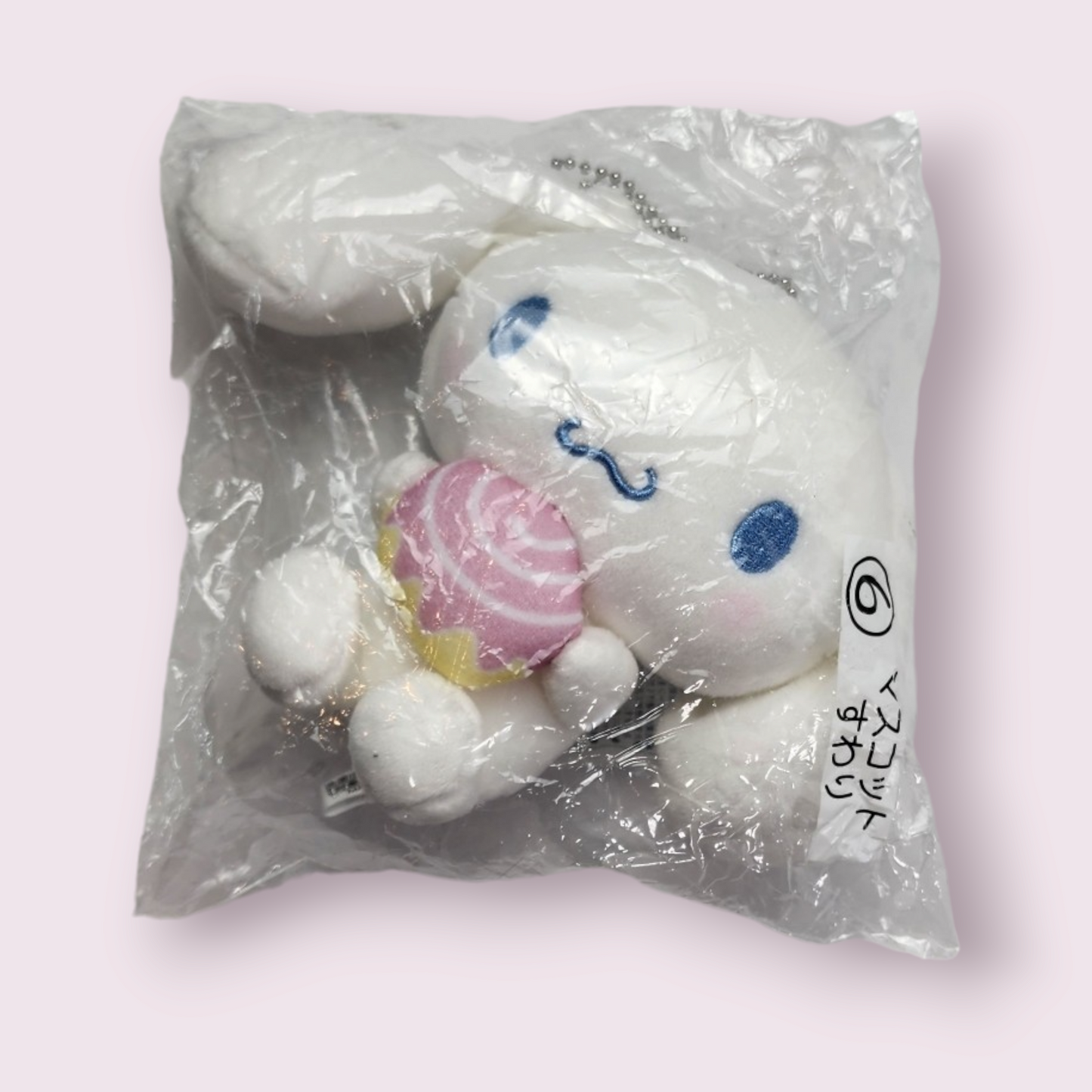 Cinnamoroll Holding Cinnamon Roll (20th Anniversary Kuji / Sanrio Lottery Prize)